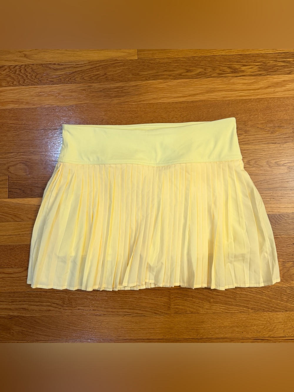 Fabletics Hot Shot Pleated Skirt in Light/Butter Yellow - Size XL Short - Picture 2 of 8